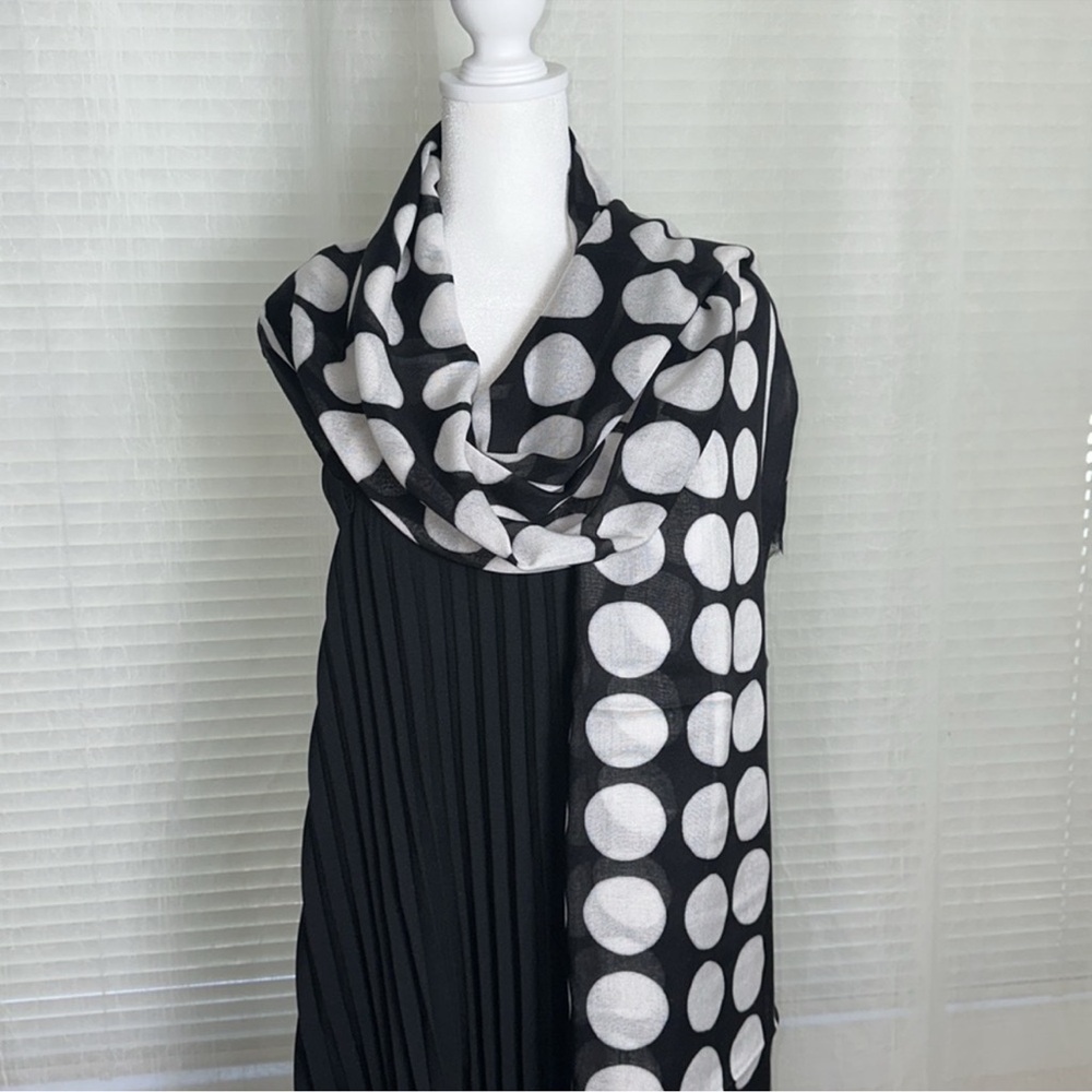 kate spade Black White Art Large Dot Oblong Fringe Hem Scarf - Picture 8 of 11
